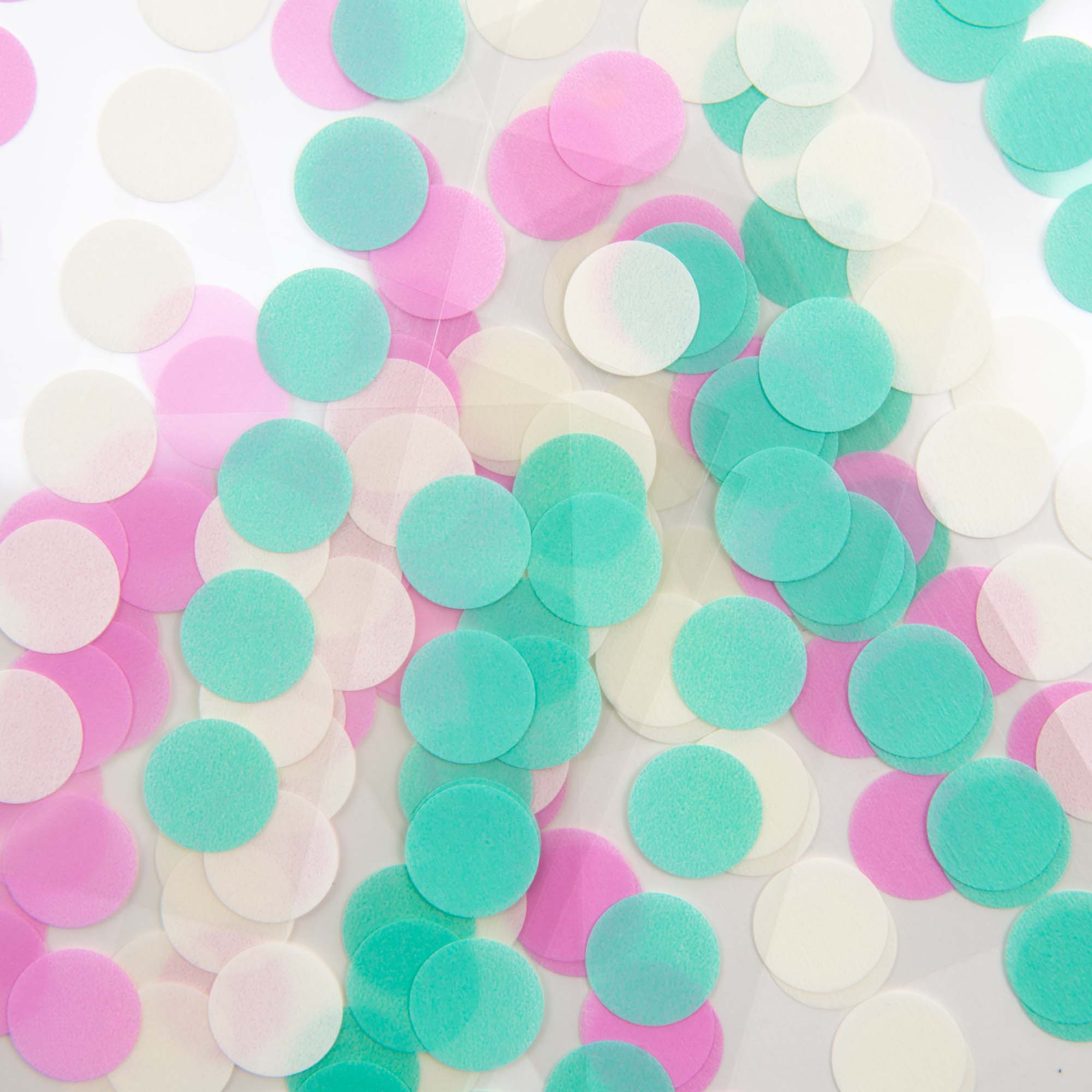 Das kreisförmige Masking Tape 16mm von Stalogy inspiriert zu dieser festlichen Mischung aus rosa, blaugrünem und weißem Konfetti, das auf einer weißen Oberfläche verstreut ist und ein verspieltes Ice Cream Edition-Muster ergibt.