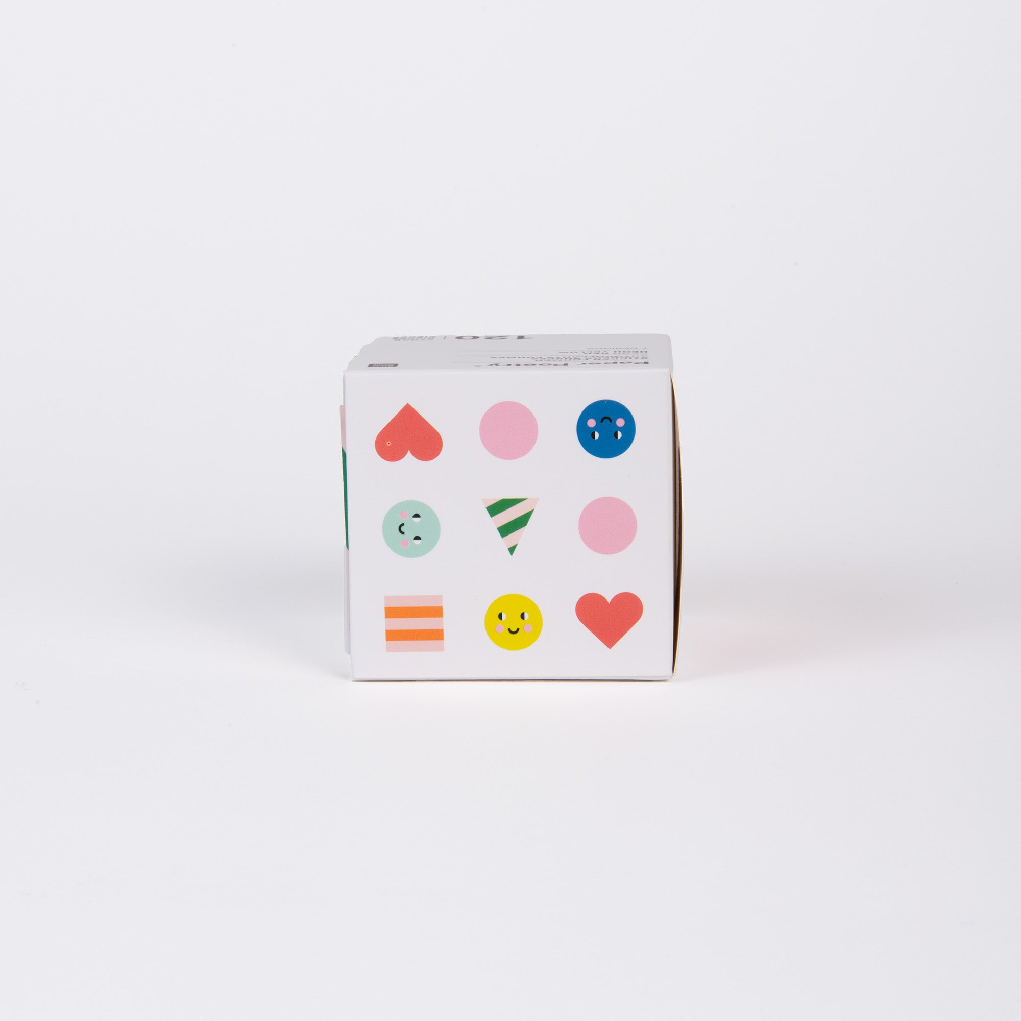Das Sticker-Set „7 Mal Fröhlichkeit“ von Paper Poetry besteht aus einem weißen Würfel, der mit lebendigen Designs verziert ist, darunter Smileys, Herzen, Kreise und Streifen in Rosa, Grün, Blau und Gelb, die sich vom weißen Hintergrund abheben.
