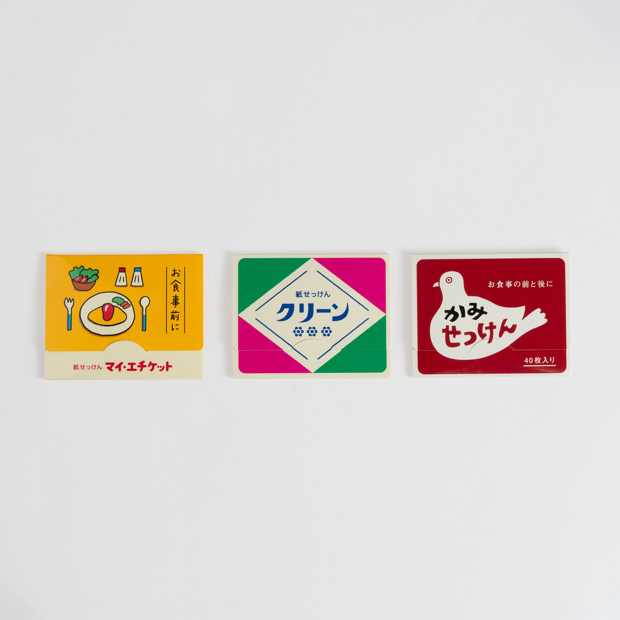 Drei leuchtende Hightide-Papierseifenverpackungen sind nebeneinander auf weißem Hintergrund abgebildet, jede mit verspielten Grafiken im Retrostil und japanischem Text verziert.