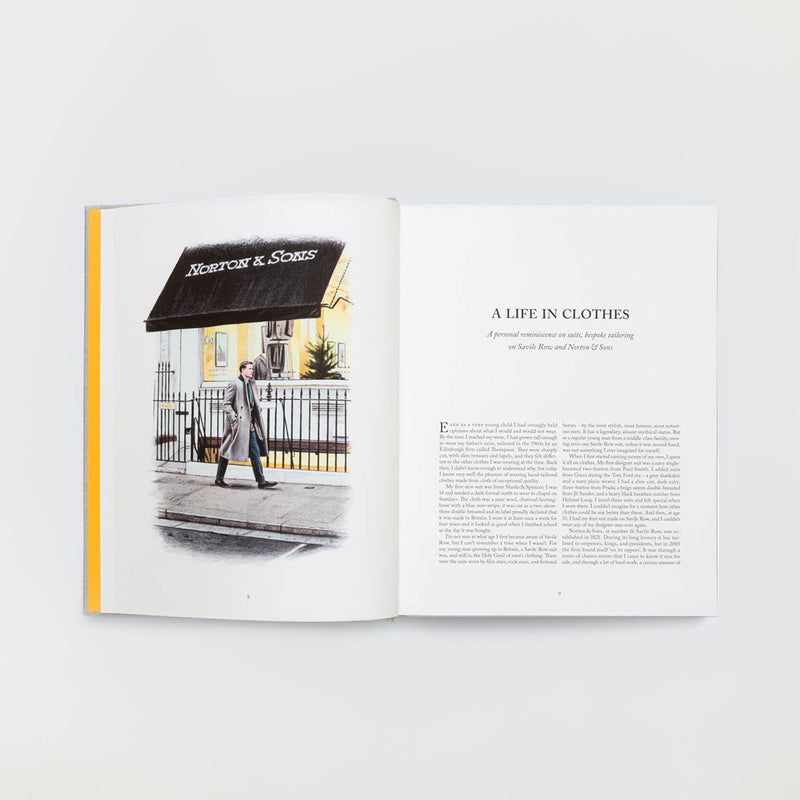 Ein aufgeschlagenes Buch zeigt auf der linken Seite eine Illustration von jemandem, der an einem Geschäft mit dem Schild „Norton & Sons“ vorbeigeht, das das Savile Row-Handwerk repräsentiert. Auf der rechten Seite befindet sich vor einem hellgrauen Hintergrund ein Textblock mit dem Titel „Ein Leben in Kleidung“ aus „Der Savile Row-Anzug“ des Gestalten Verlags.