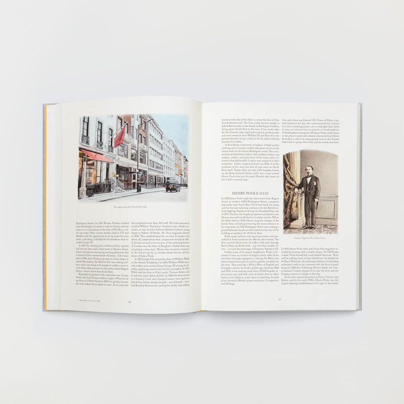 Das aufgeschlagene Buch „Der Savile Row Anzug“ vom Gestalten Verlag zeigt auf der linken Seite eine Straßenszene mit Gebäuden und einer roten Flagge, möglicherweise in der Nähe der Savile Row. Auf der rechten Seite ist ein Vintage-Foto eines Mannes im Anzug zu sehen, das klassische Schneidertechniken demonstriert. Beide Seiten enthalten Absatztext.