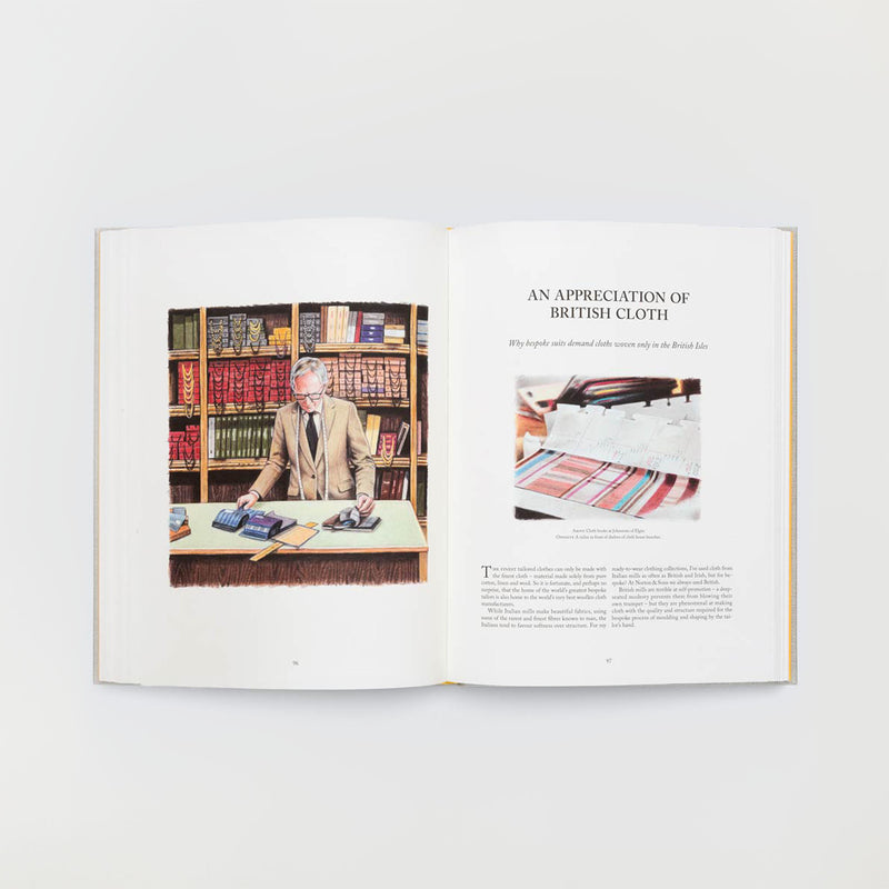 Ein aufgeschlagenes Buch enthüllt den „Savile Row Suit“ des Gestalten Verlags – ein Mann im Anzug sitzt an einem Schreibtisch, dessen Stoffe Handwerkskunst verkörpern. Gegenüber sind Text und gemusterte Stofffotos zu sehen, während im Hintergrund Bücherregale voller Schneidermethoden-Bände stehen.